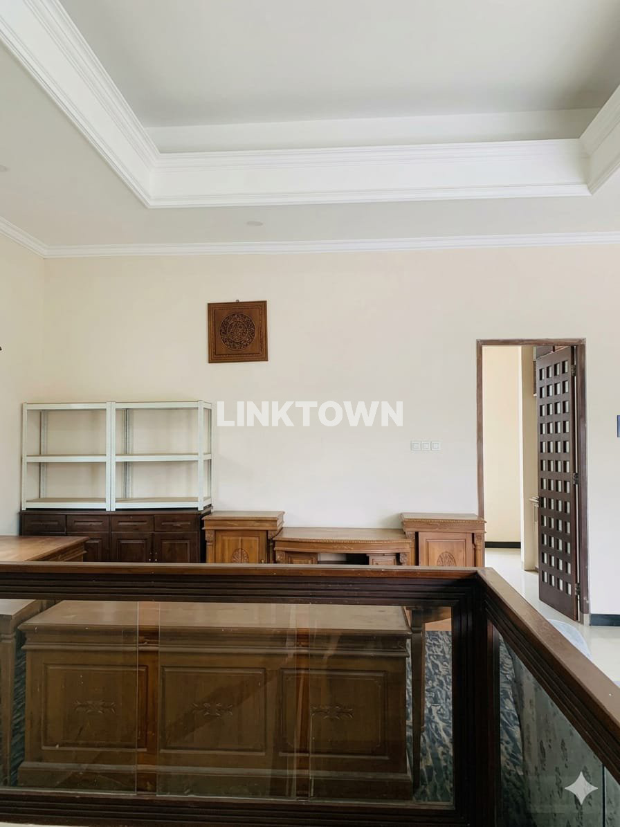 Rumah 2,5 Lantai Nego di Ketintang Dekat Unesa dan Royal Plaza