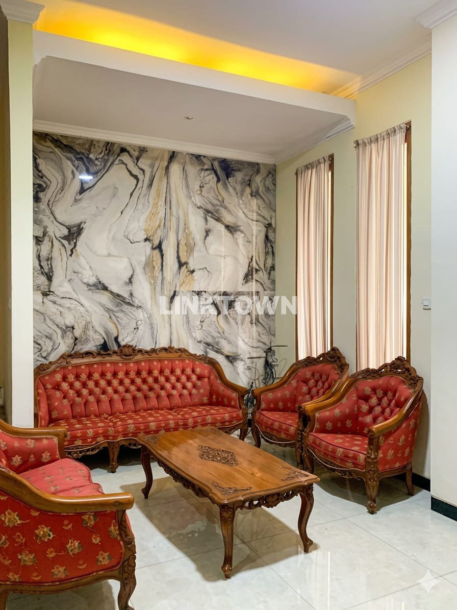 Rumah 2,5 Lantai Nego di Ketintang Dekat Unesa dan Royal Plaza