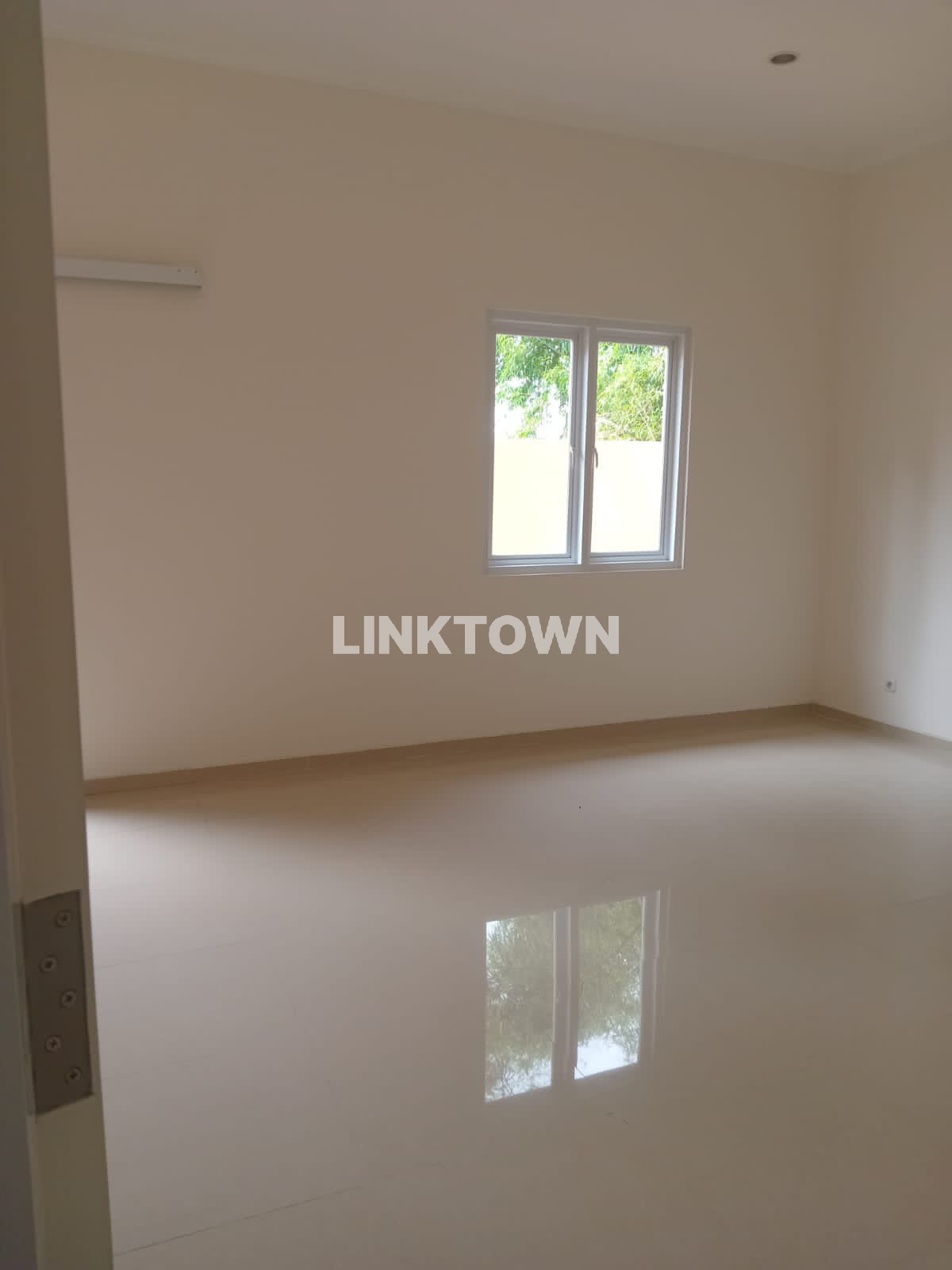 Rumah Baru Gress Harga Nego di Royal Residence Surabaya Barat