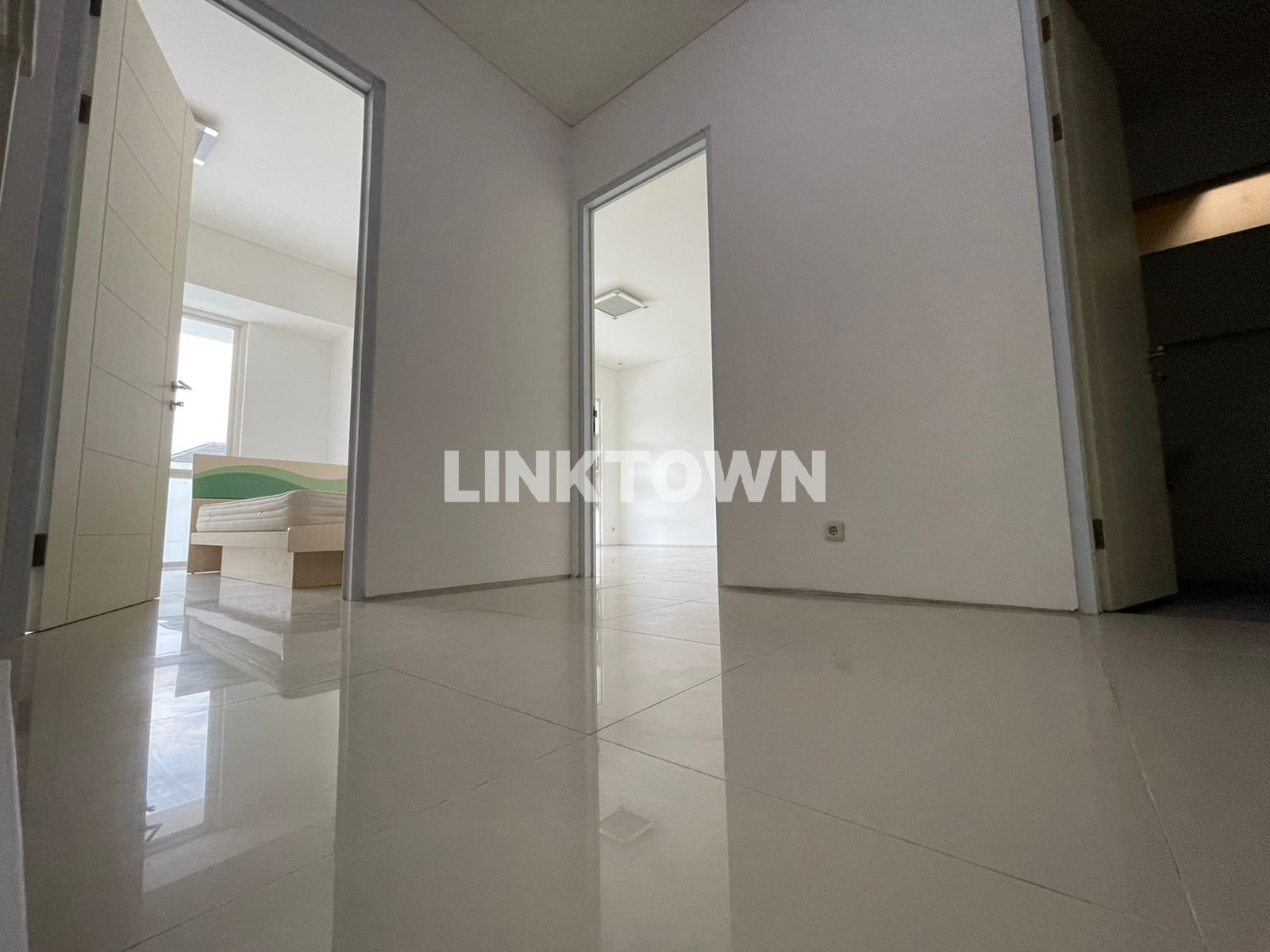 Disewakan Nego Rumah 2 Lantai Siap Huni di Royal Residence