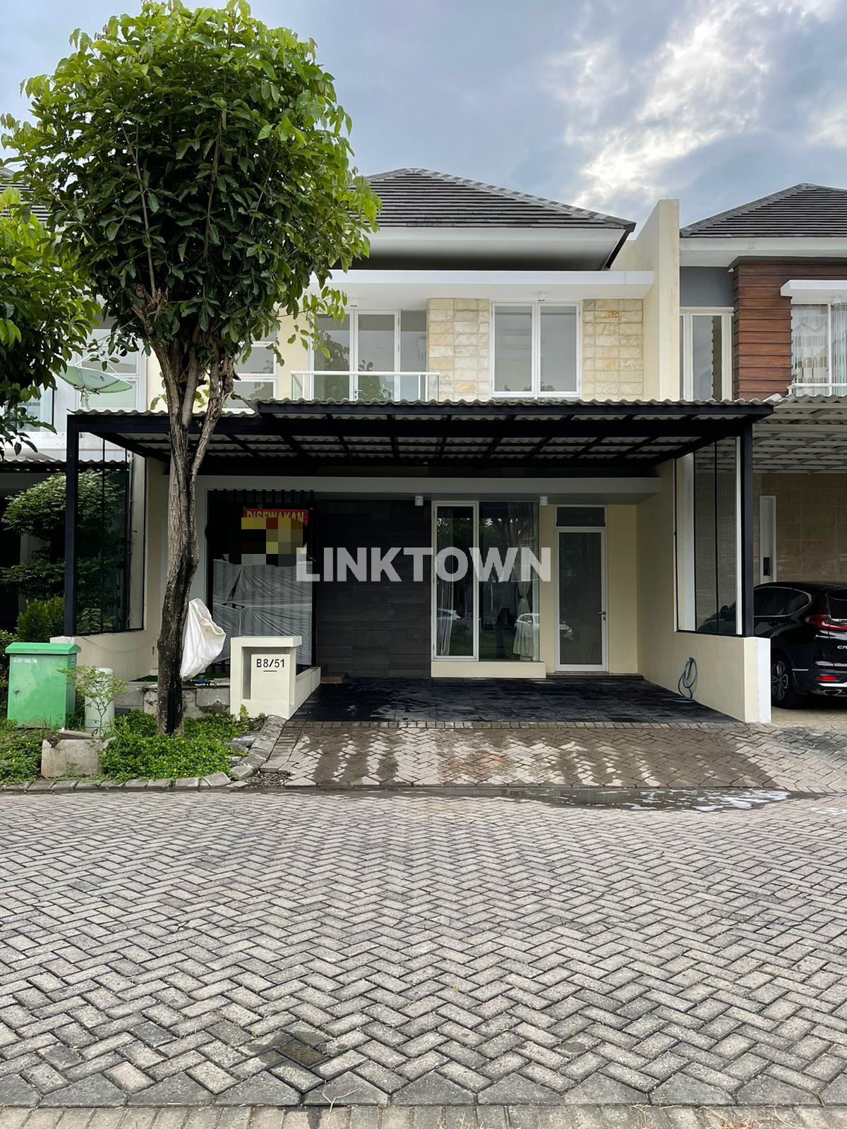 Disewakan Nego Rumah 2 Lantai Siap Huni di Royal Residence