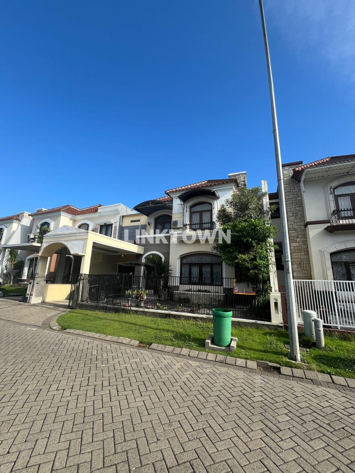 Dijual Rumah 2 Lantai Semifurnished di Wisata Bukit Mas Surabaya