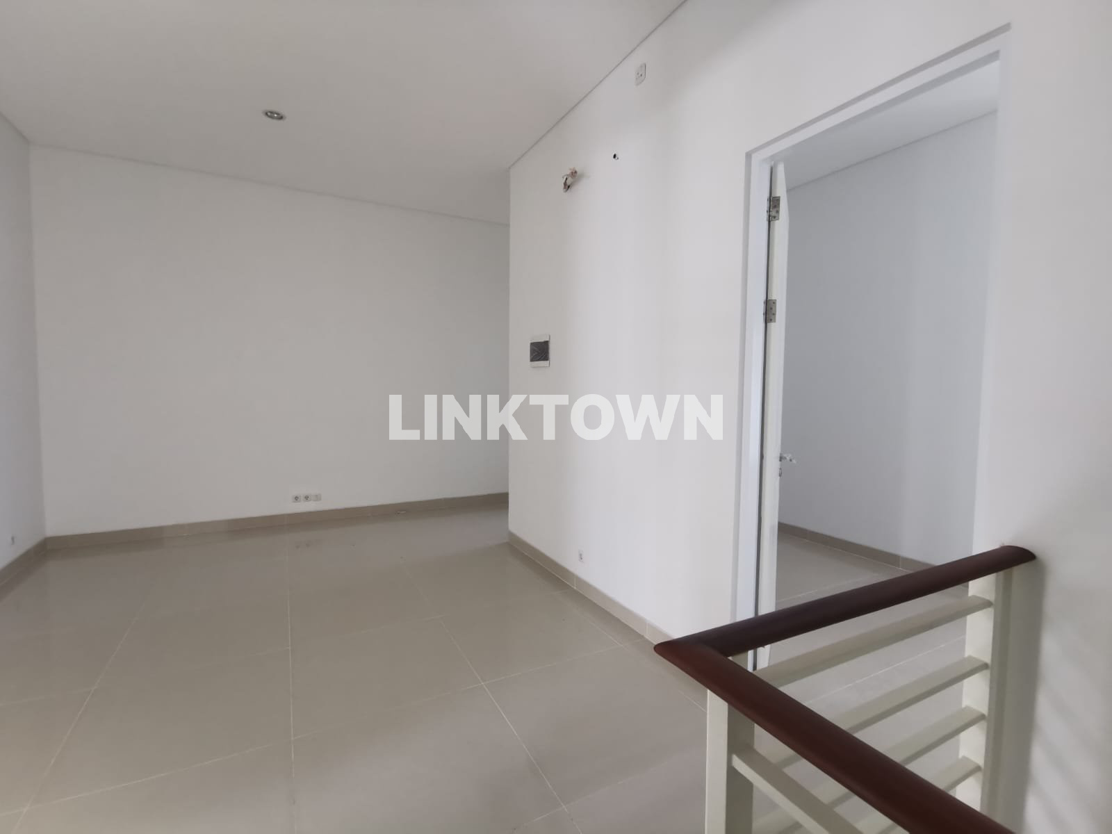 Nego Rumah Lokasi Strategis di Royal Residence Surabaya Barat