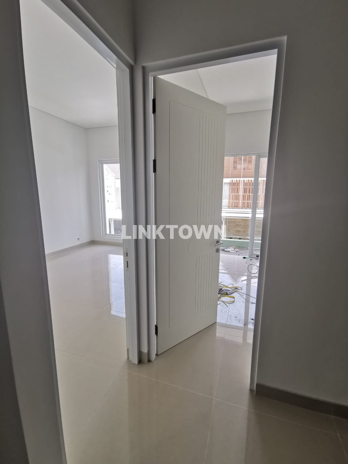Nego Rumah Lokasi Strategis di Royal Residence Surabaya Barat