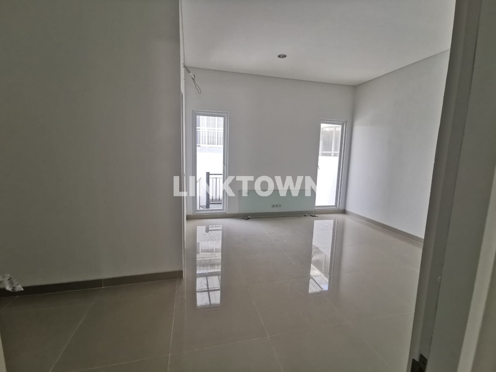 Nego Rumah Lokasi Strategis di Royal Residence Surabaya Barat