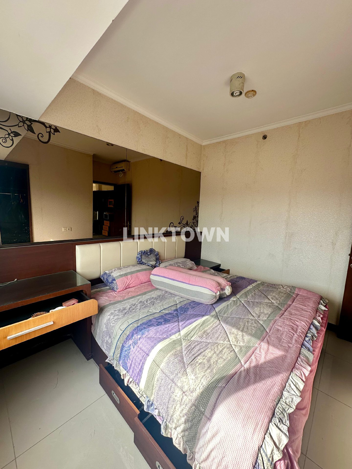 For Sale Apartemen 2 Br Semifurnished di Water Place Dekat Pakuwon Mall