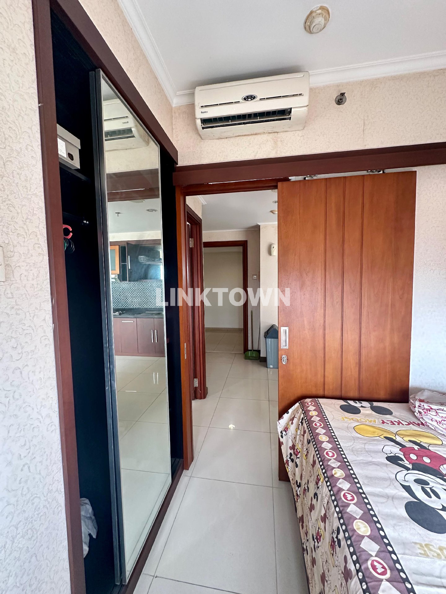 For Sale Apartemen 2 Br Semifurnished di Water Place Dekat Pakuwon Mall