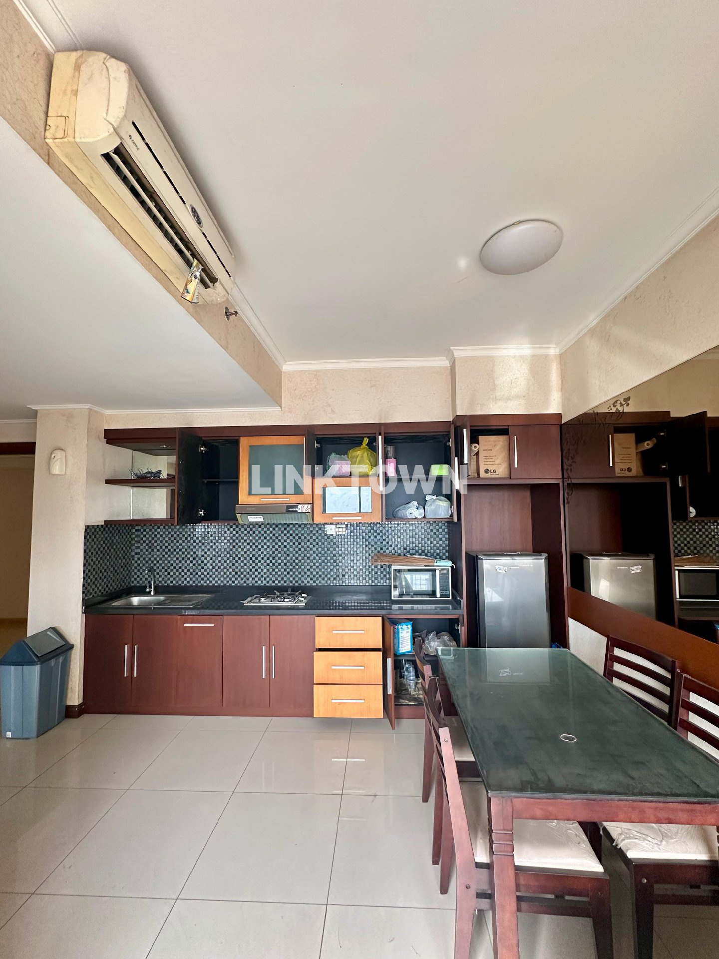 For Sale Apartemen 2 Br Semifurnished di Water Place Dekat Pakuwon Mall