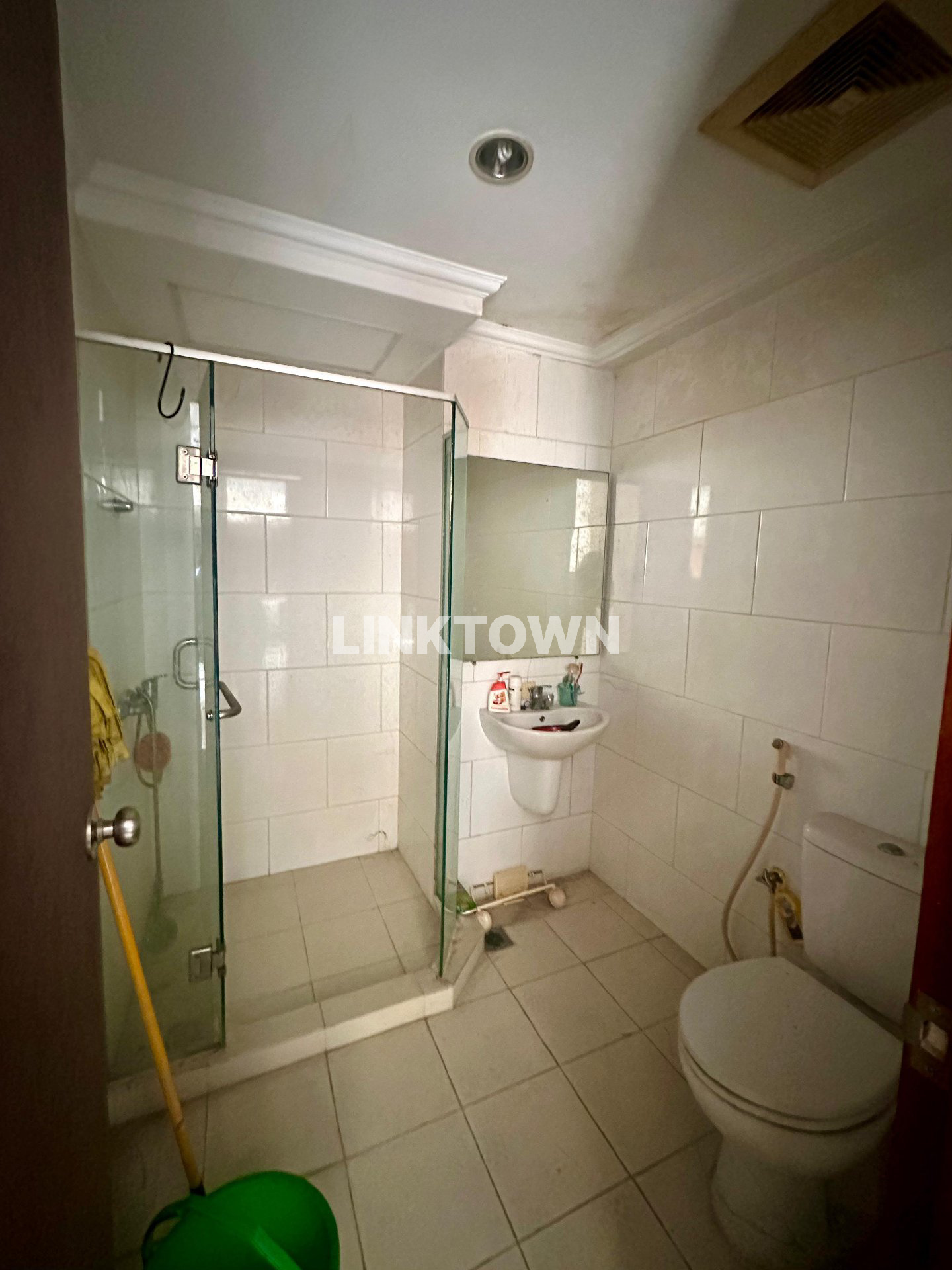 For Sale Apartemen 2 Br Semifurnished di Water Place Dekat Pakuwon Mall