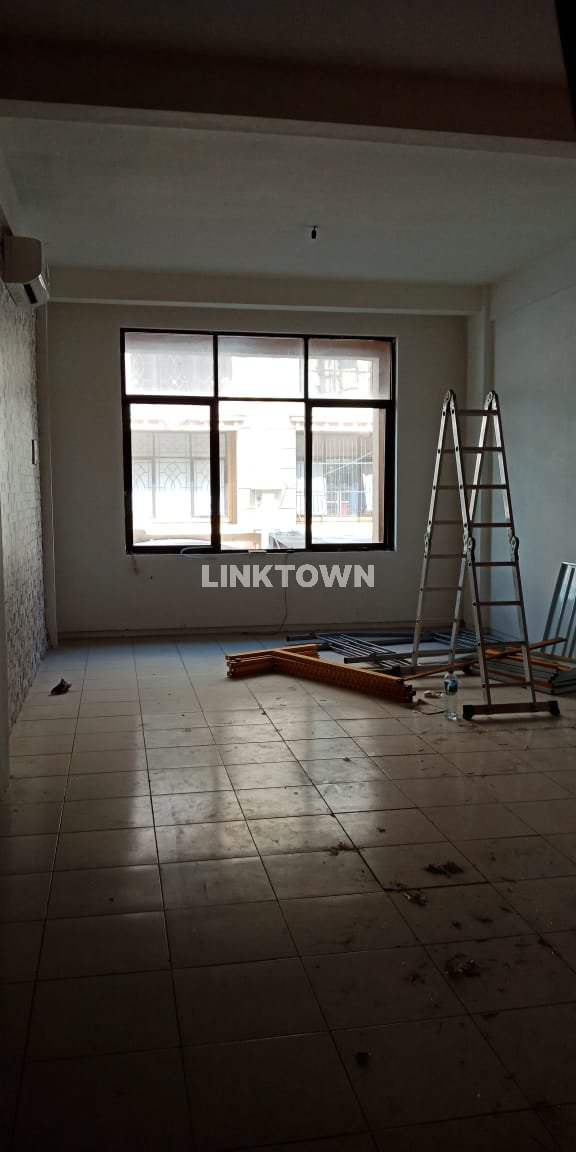 Disewakan Ruko 3,5 Lantai Lokasi Strategis di Panjang Jiwo Surabaya