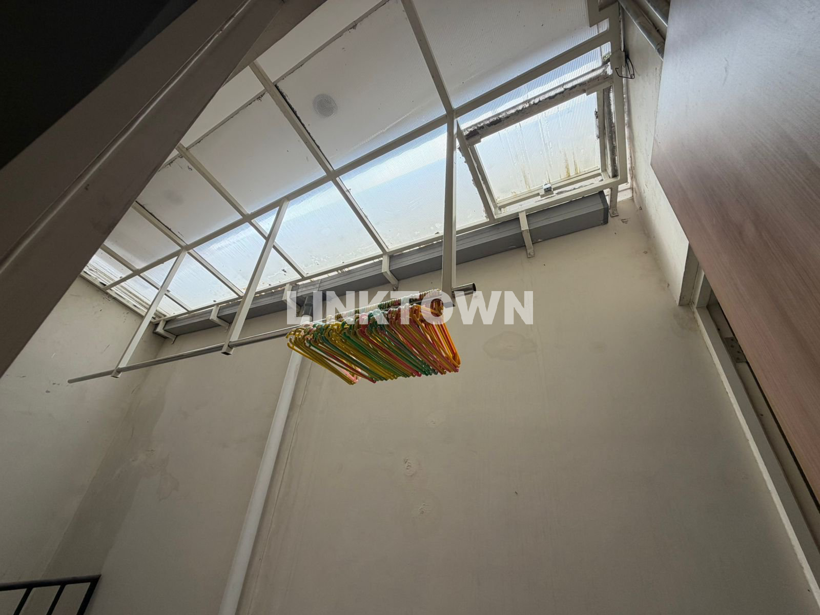 Dijual Rumah 2 Lantai Siap Huni Strategis di Dukuh Kupang Surabaya