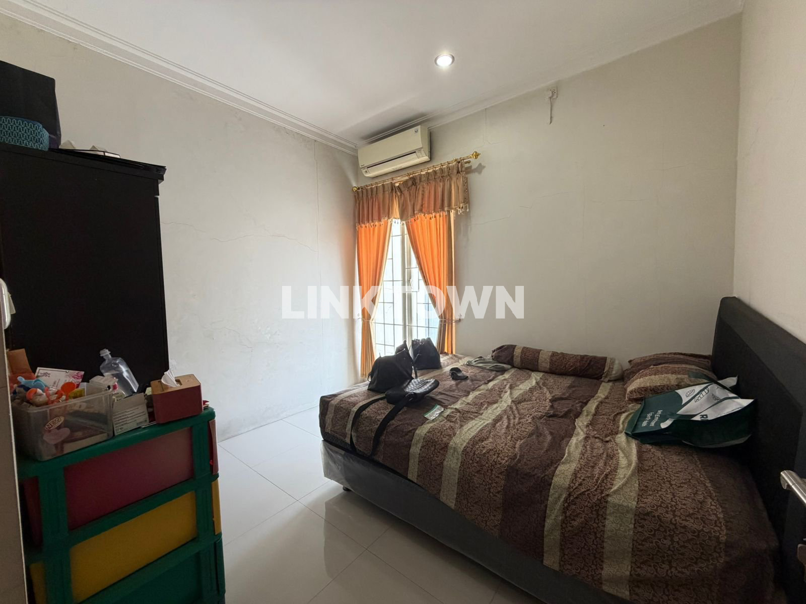 Dijual Rumah 2 Lantai Siap Huni Strategis di Dukuh Kupang Surabaya