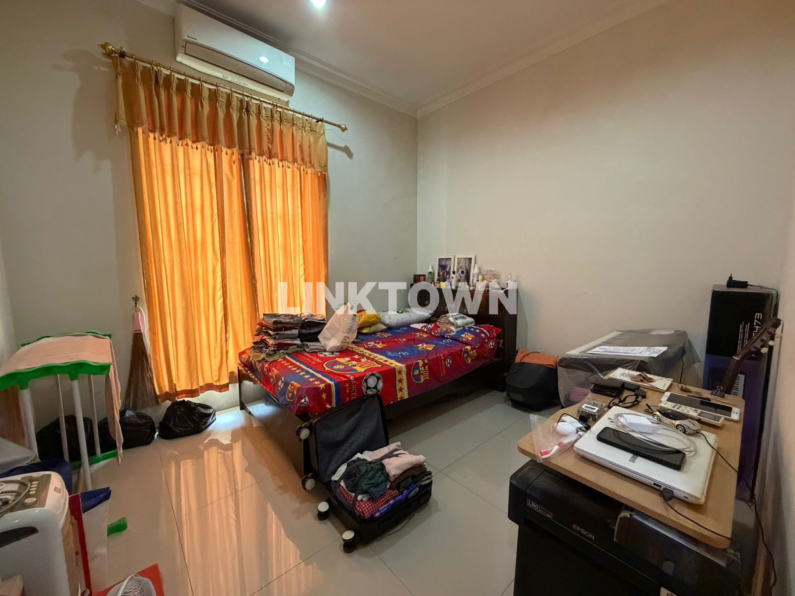 Dijual Rumah 2 Lantai Siap Huni Strategis di Dukuh Kupang Surabaya