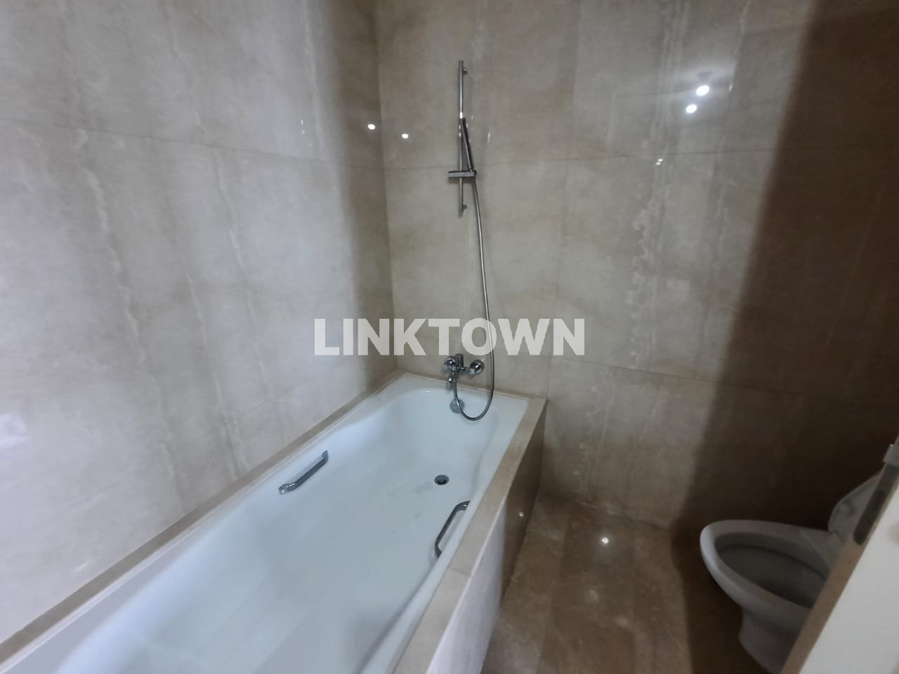Sewa Harga di Bawah Pasar Apartemen 3 Br One Icon di Pusat Kota Surabaya