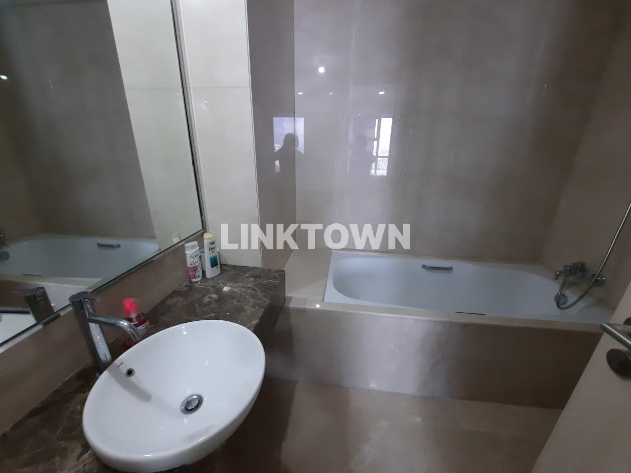 Sewa Harga di Bawah Pasar Apartemen 3 Br One Icon di Pusat Kota Surabaya