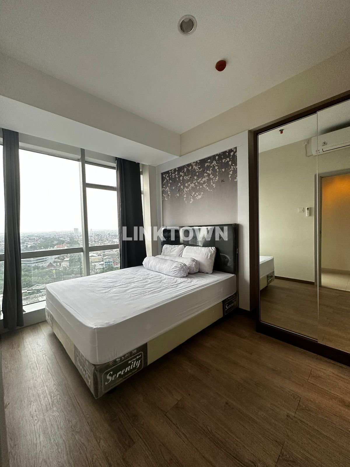 Full Furnish dan Langsung Akses Garden Apartemen 1 Br di Grand Sungkono Lagoon