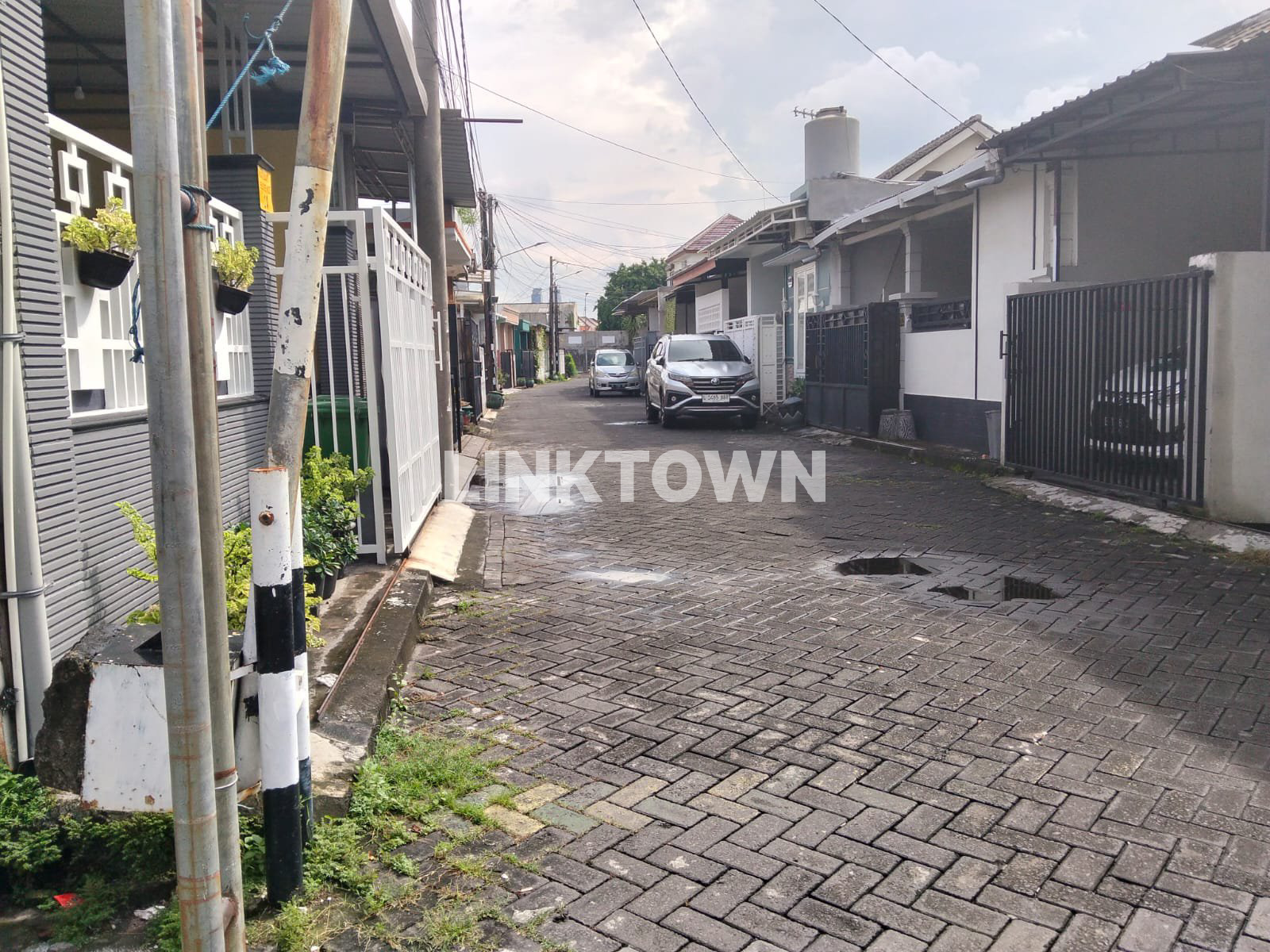 Dijual Rumah Dekat Pusat Kota Surabaya di Kutisari Residence