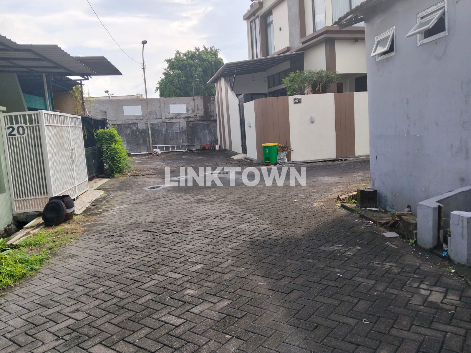 Dijual Rumah Dekat Pusat Kota Surabaya di Kutisari Residence