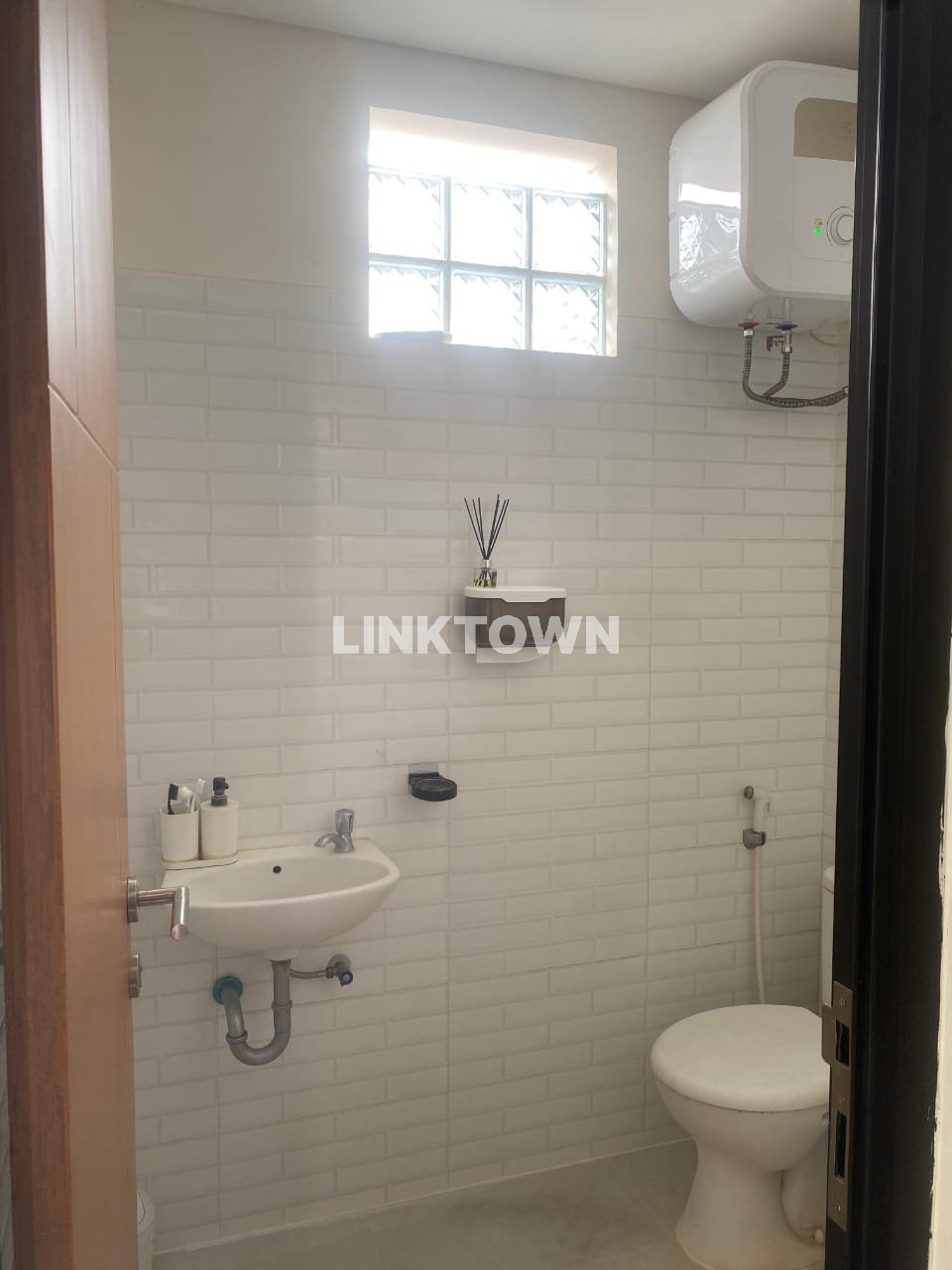 Dijual Rumah Strategis Modern dekat Summarecon Bandung