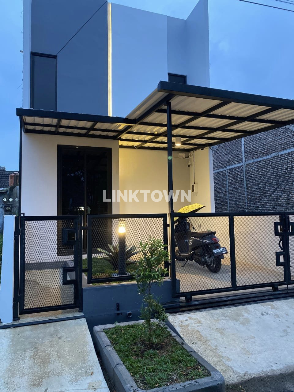 Dijual Rumah Strategis Modern dekat Summarecon Bandung
