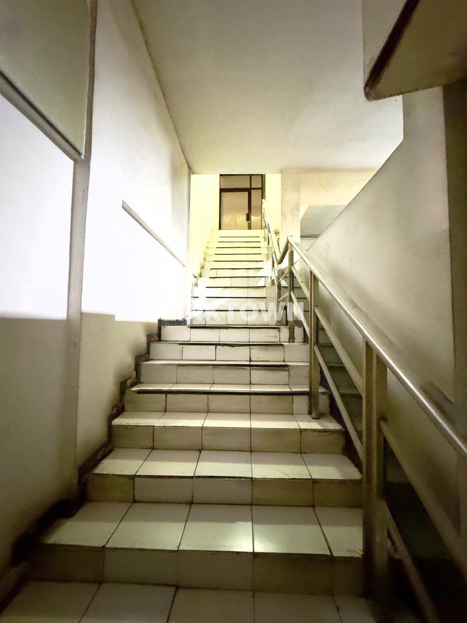 Dijual Ruko Siap Pakai untuk Usaha Lokasi Sangat Strategis di Kertajaya Surabaya