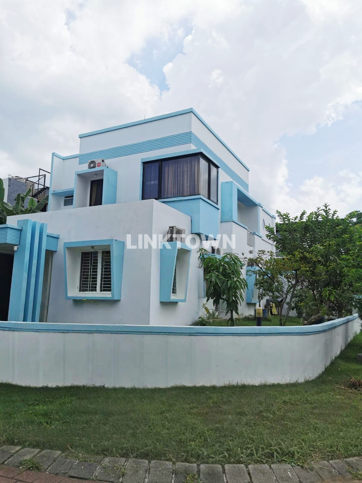 Nego Hunian Bergaya Modern Semifurnished di Palma Grandia Surabaya