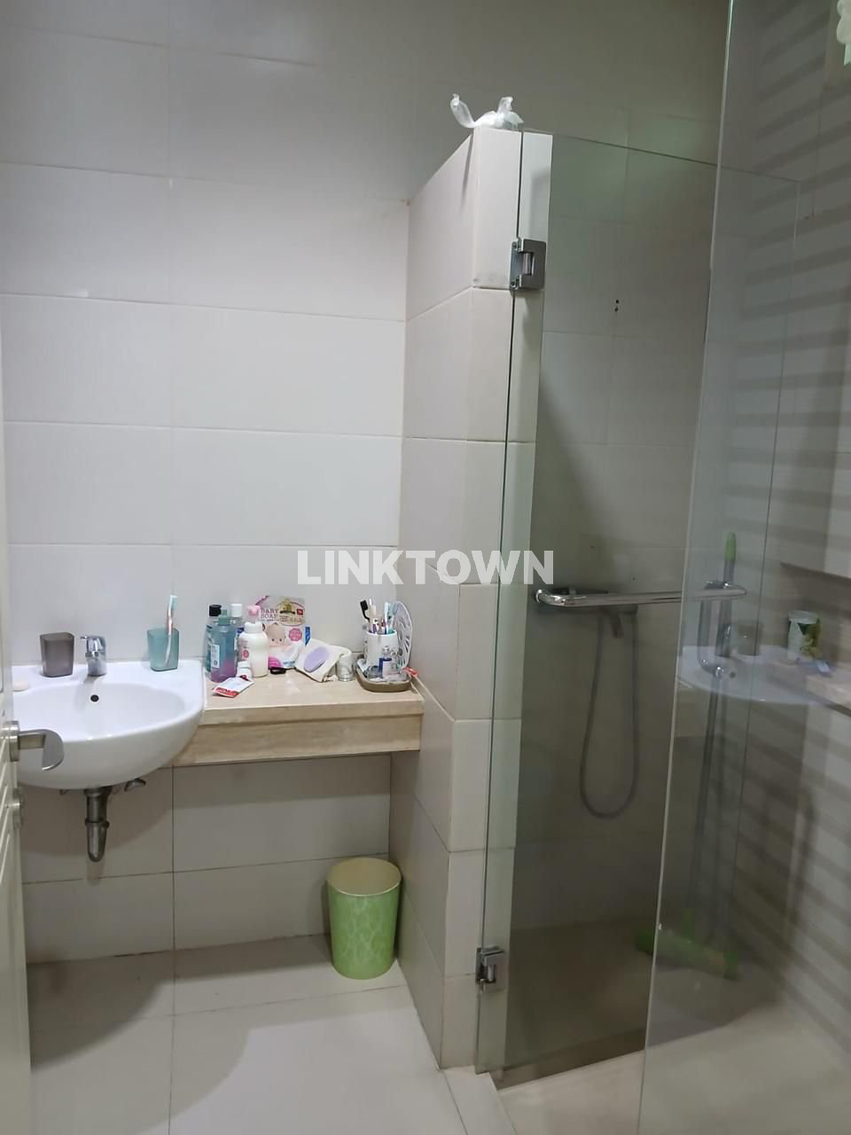 Semifurnished Siap Huni Nego Rumah Kawasan Citraland di Stamford Place