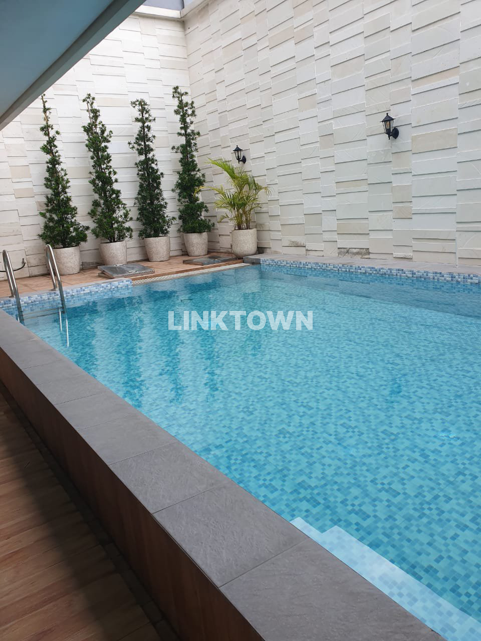 Full Furnished Siap Huni Hunian Modern 3 Lantai di North Emerald Mansion