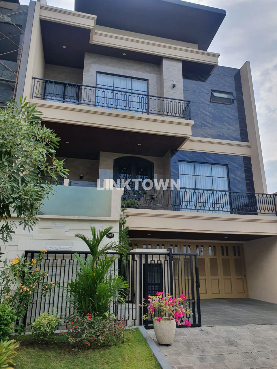 Full Furnished Siap Huni Hunian Modern 3 Lantai di North Emerald Mansion