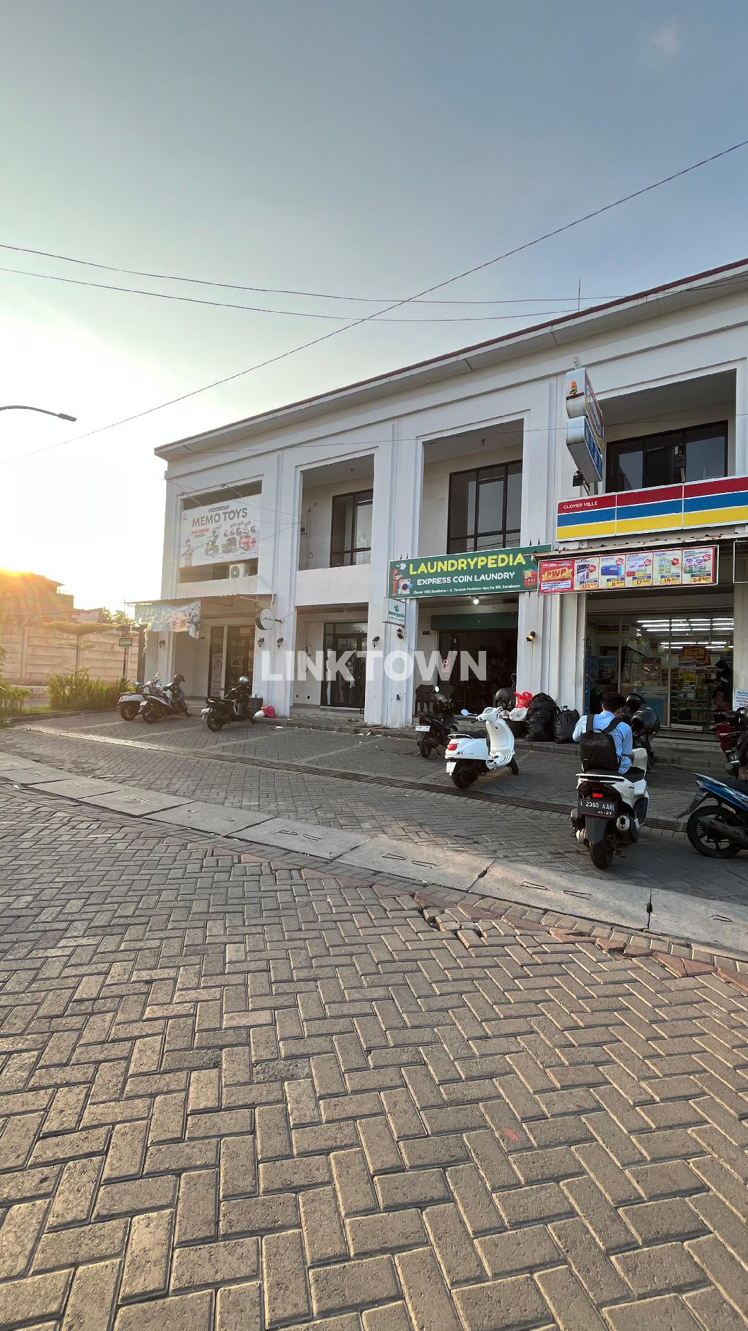 Nego Sampai Deal Ruko 2 Lantai Tipe Paling Pojok di Cloverville Rungkut Surabaya Selangkah ke Oerr