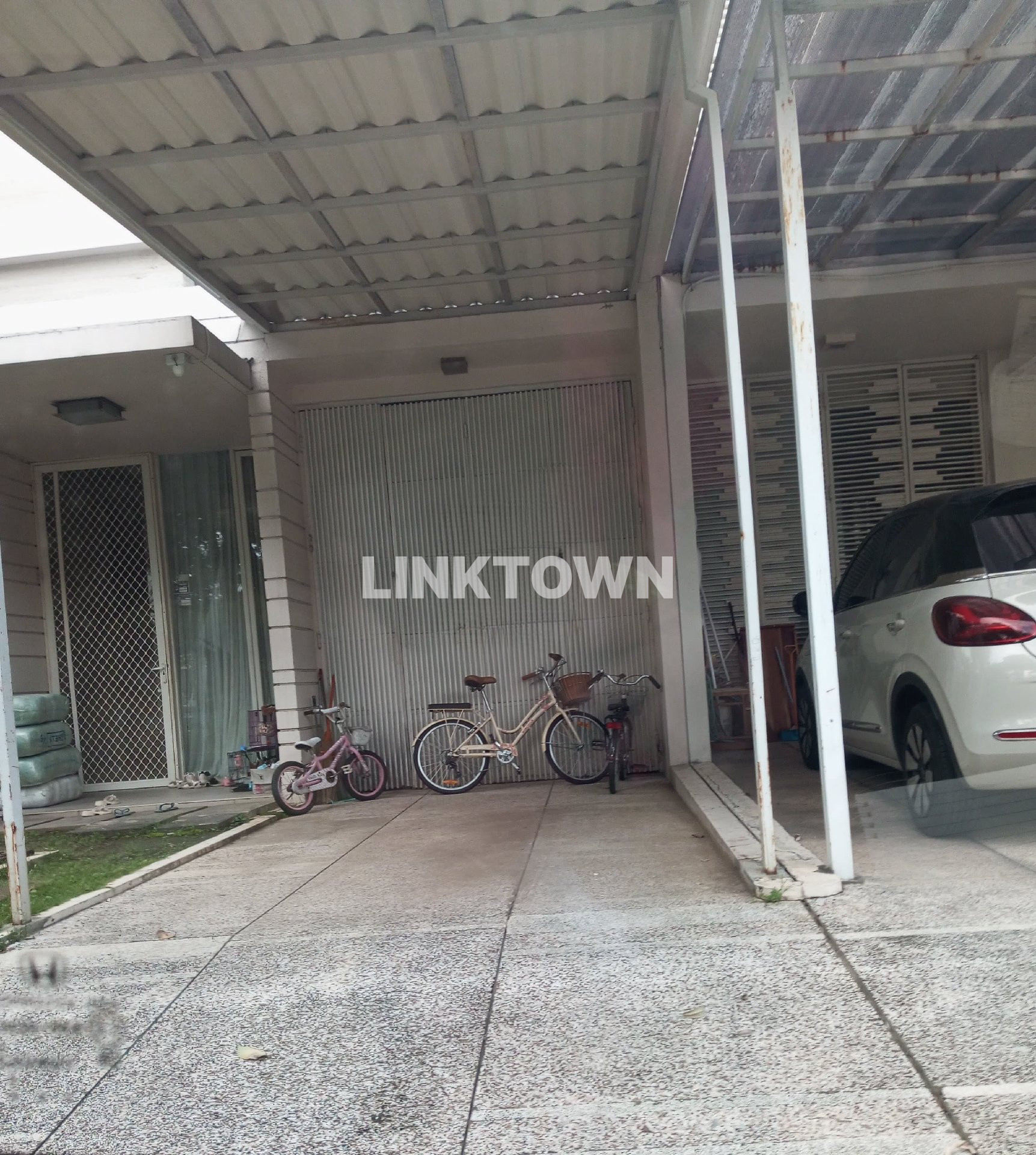 Nego, Siap Huni, Furnish Rumah 2 Lantai di Malibu Beach Pakuwon City