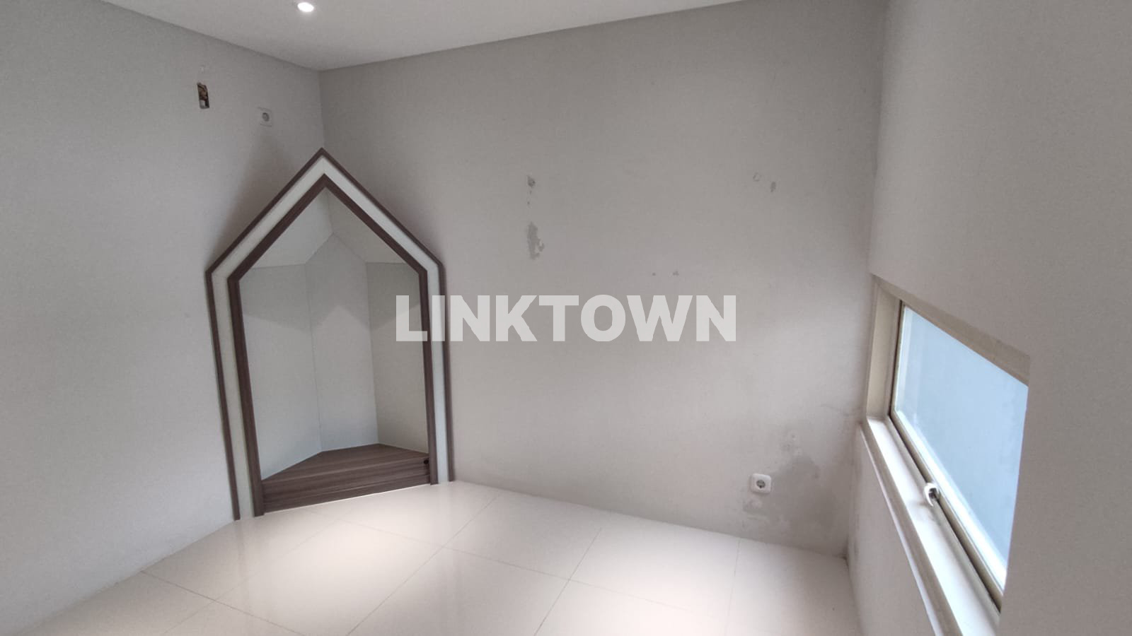 Rumah Minimalist Modern Semifurnished di Kawasan Woodland