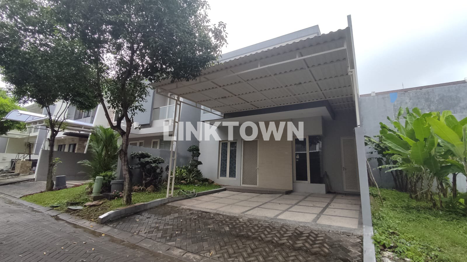 Rumah Minimalist Modern Semifurnished di Kawasan Woodland