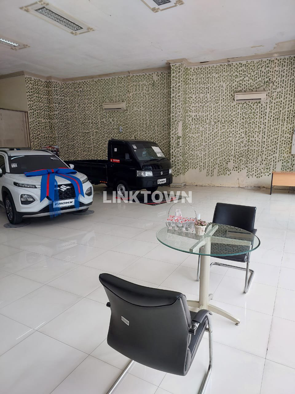 Ruang Usaha Disewakan Cocok untuk Showroom di Manyar Kertoarjo