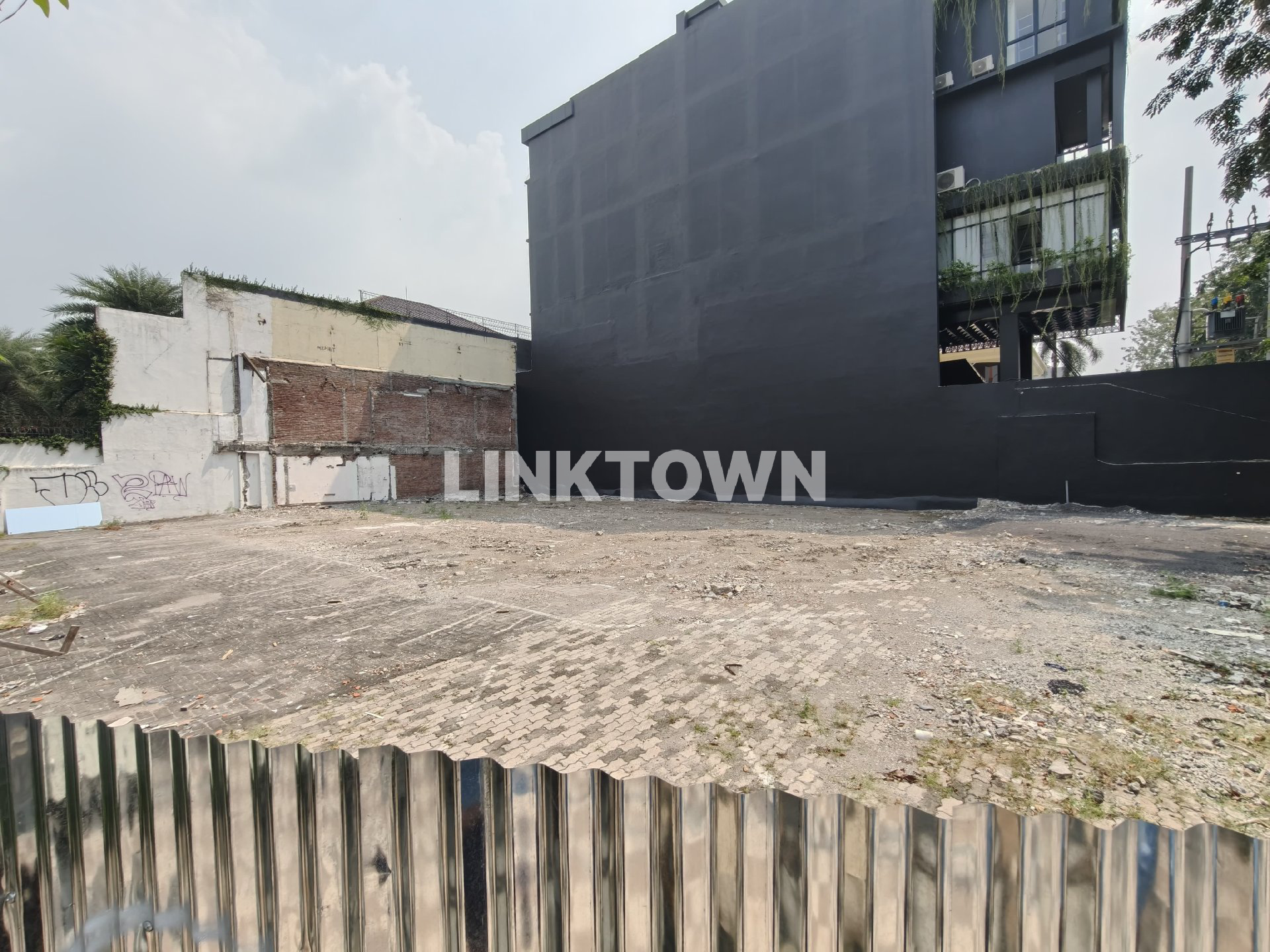 Dijual Tanah di Kawasan Komersial di Raya Dr Sutomo