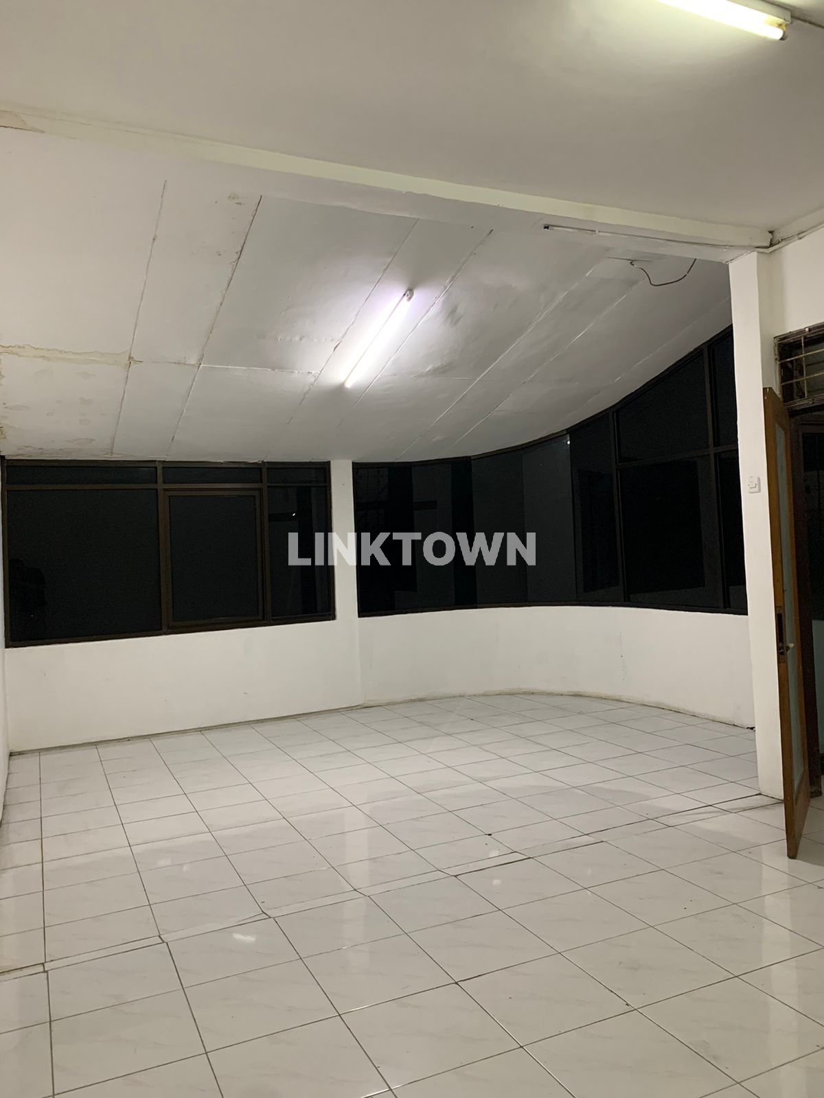 Dijual Ruko Komersial Cocok untuk Usaha di Dharmahusada Surabaya