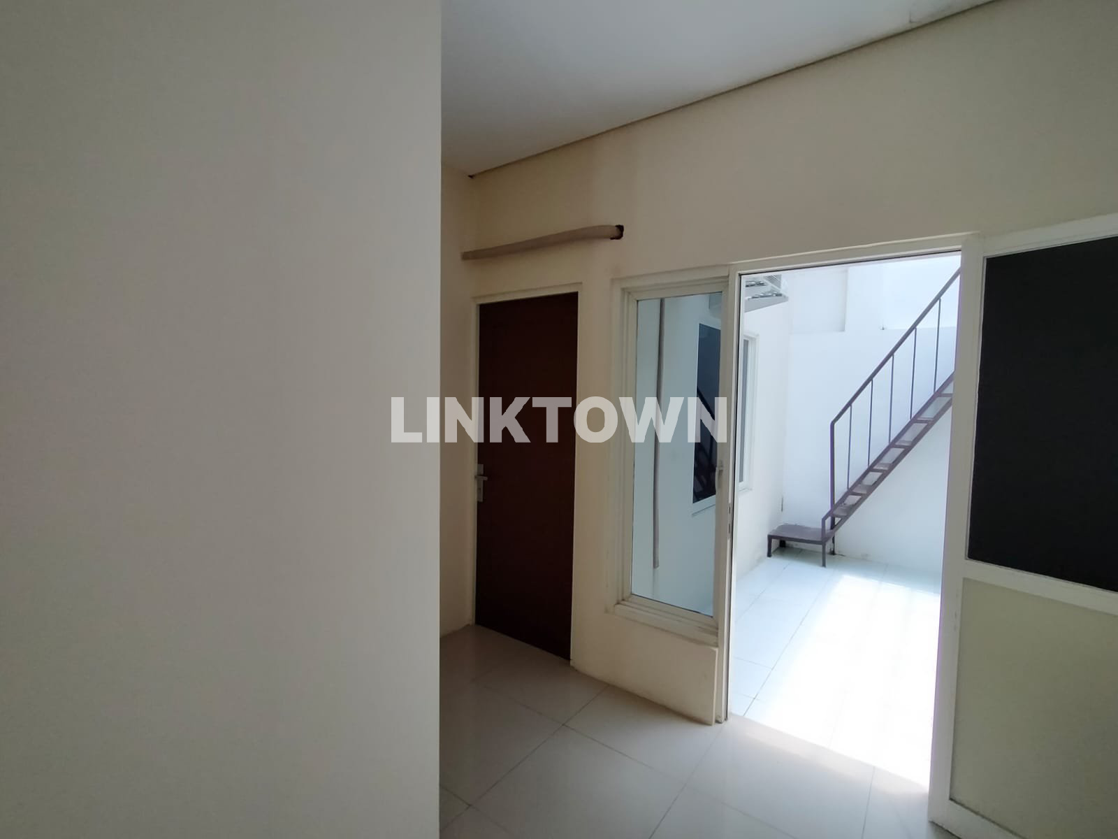 Rumah 1,5 Lantai Disewakan Siap Huni di Darmo Indah Timur