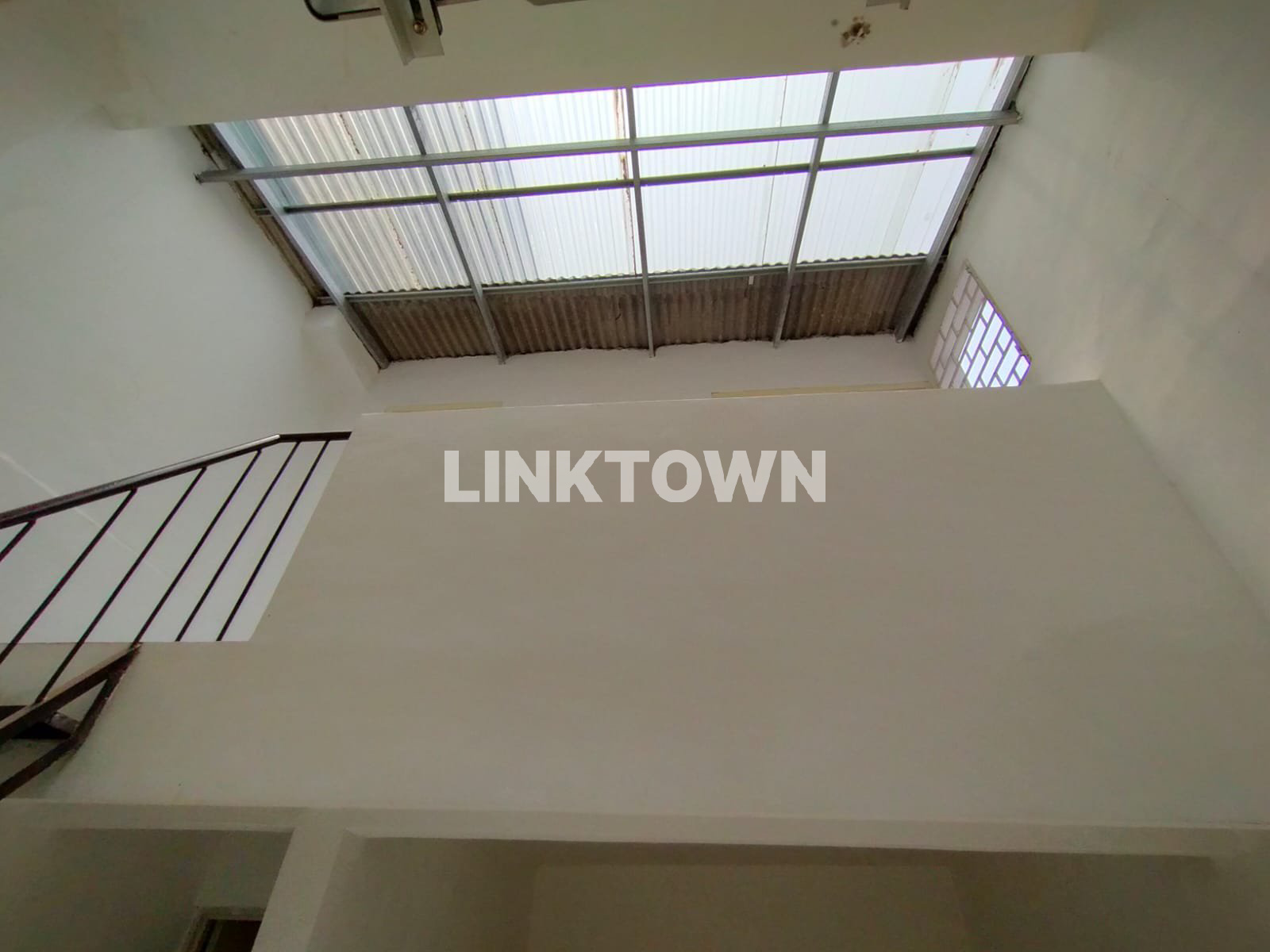 Rumah 1,5 Lantai Disewakan Siap Huni di Darmo Indah Timur