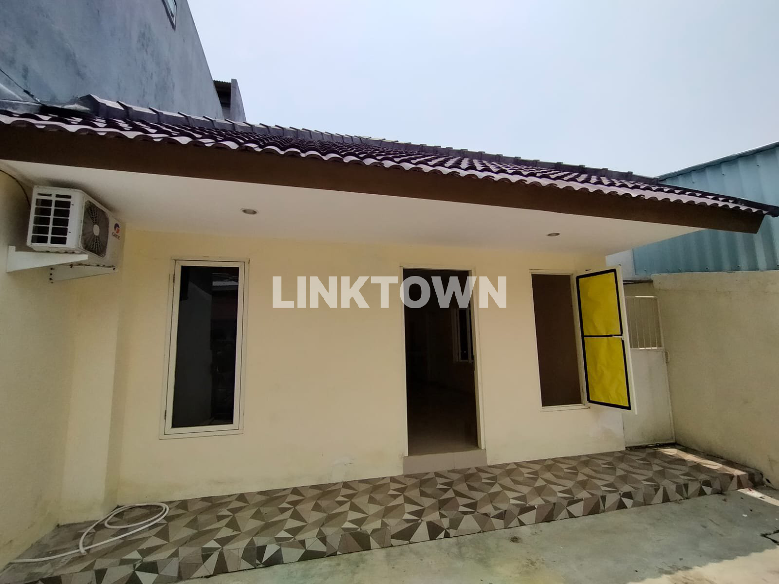 Rumah 1,5 Lantai Disewakan Siap Huni di Darmo Indah Timur