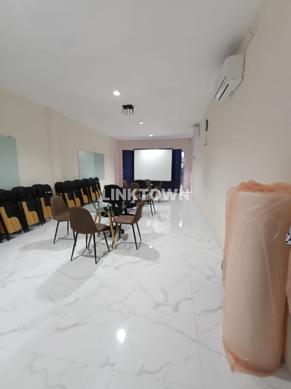 Ruko 3 Lantai Strategis Surabaya Barat Disewakan di Town Square Sukomanunggal