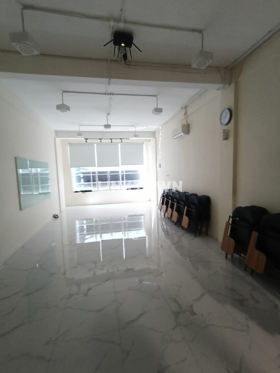 Ruko 3 Lantai Strategis Surabaya Barat Disewakan di Town Square Sukomanunggal
