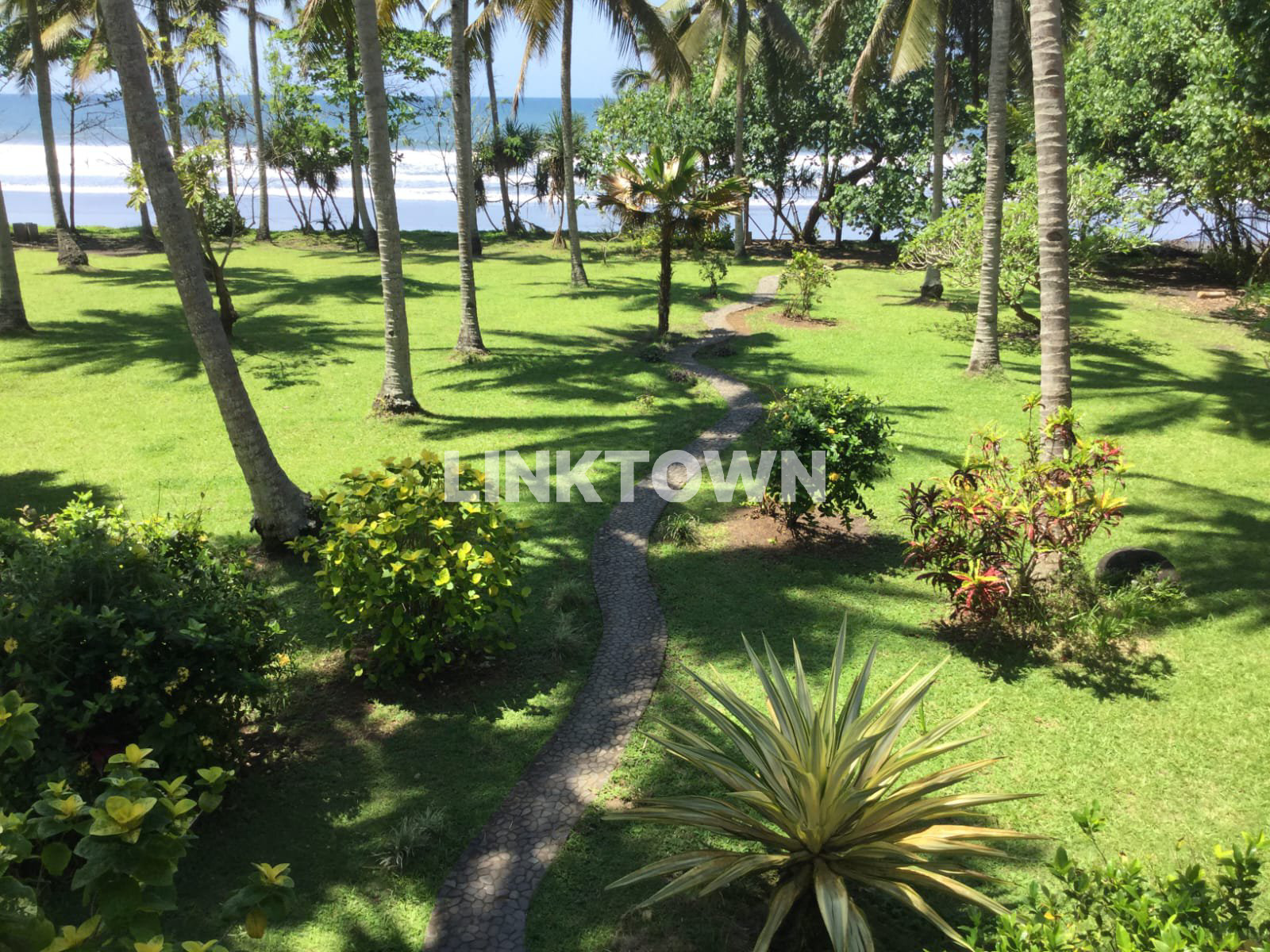 Miliki Villa dengan Pemandangan Pantai Pekutatan Jembrana Bali