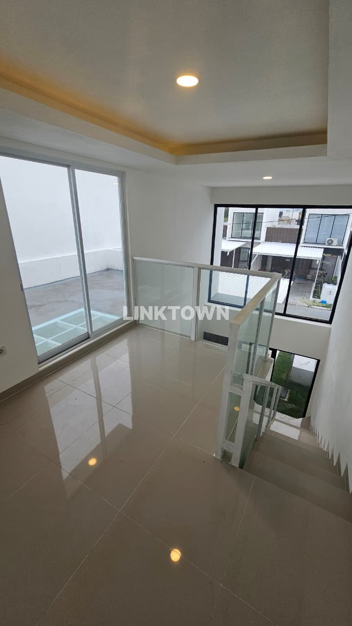 Paling Murah dan Nego Rumah Mezzanine Siap Huni di Woodville