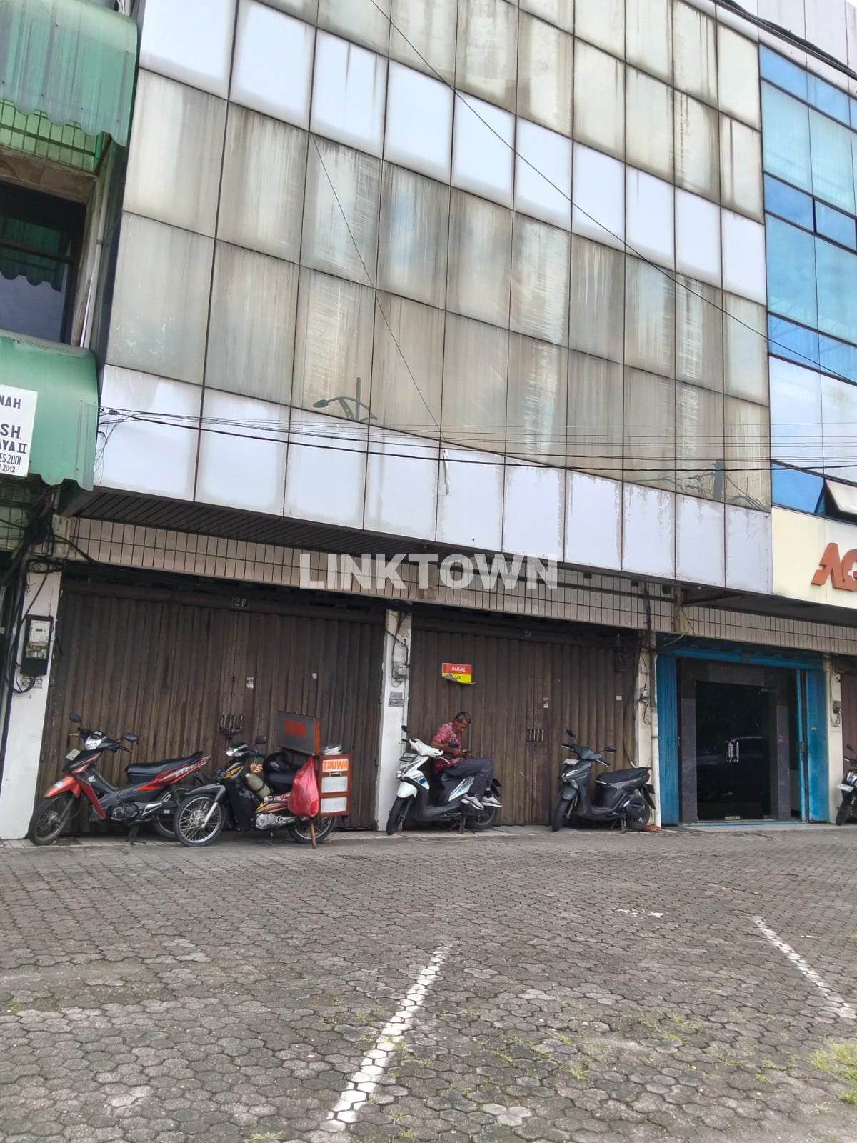 Dijual 2 Ruko 3 Lantai Cocok untuk Kantor di Veteran Surabaya
