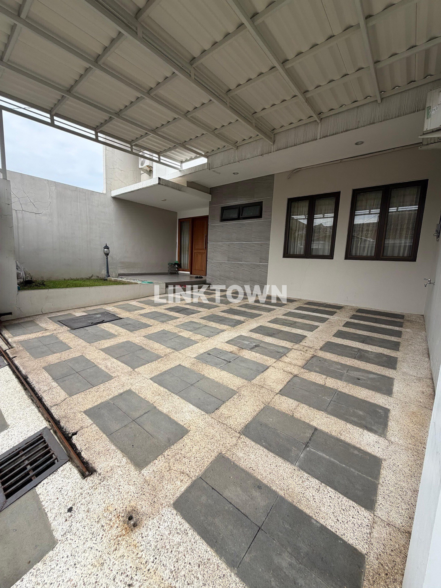 RUMAH MODERN MINIMALIS TENGAH KOTA SURABAYA BARAT