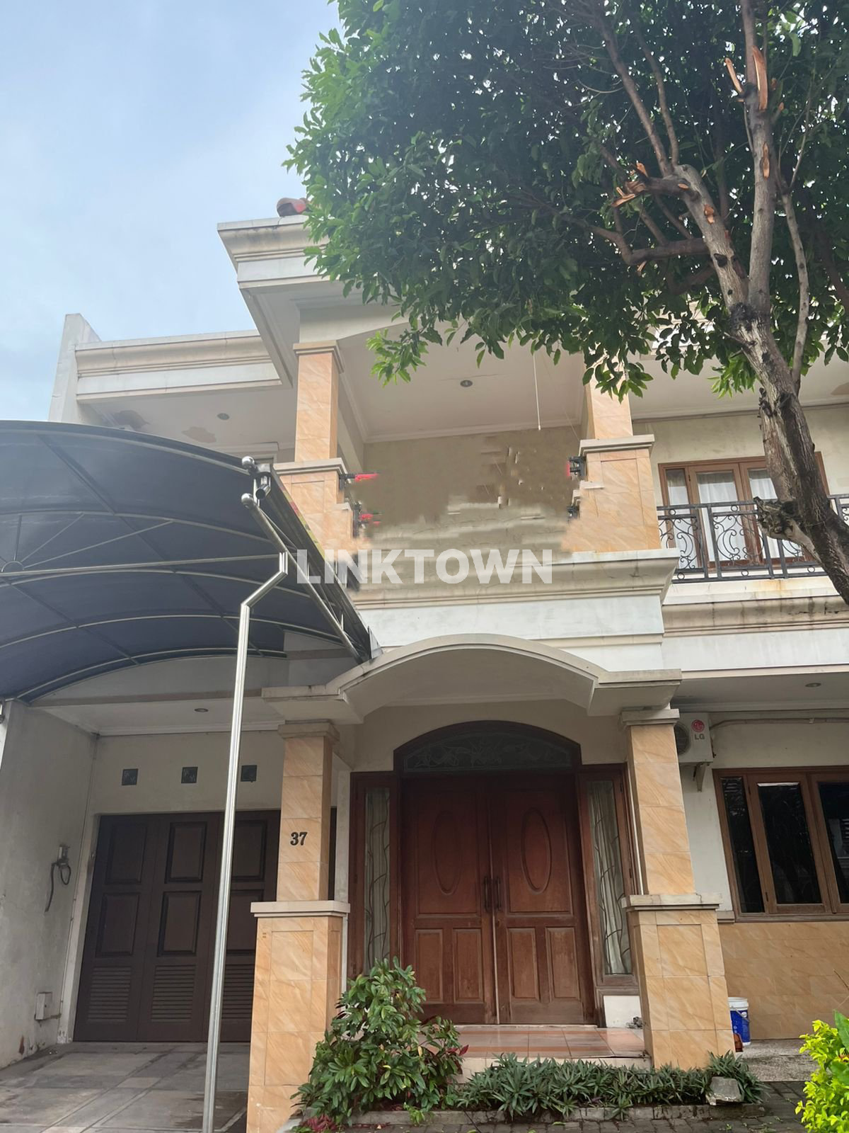 Disewakan Per Tahun Rumah 2 Lantai di Royal Park