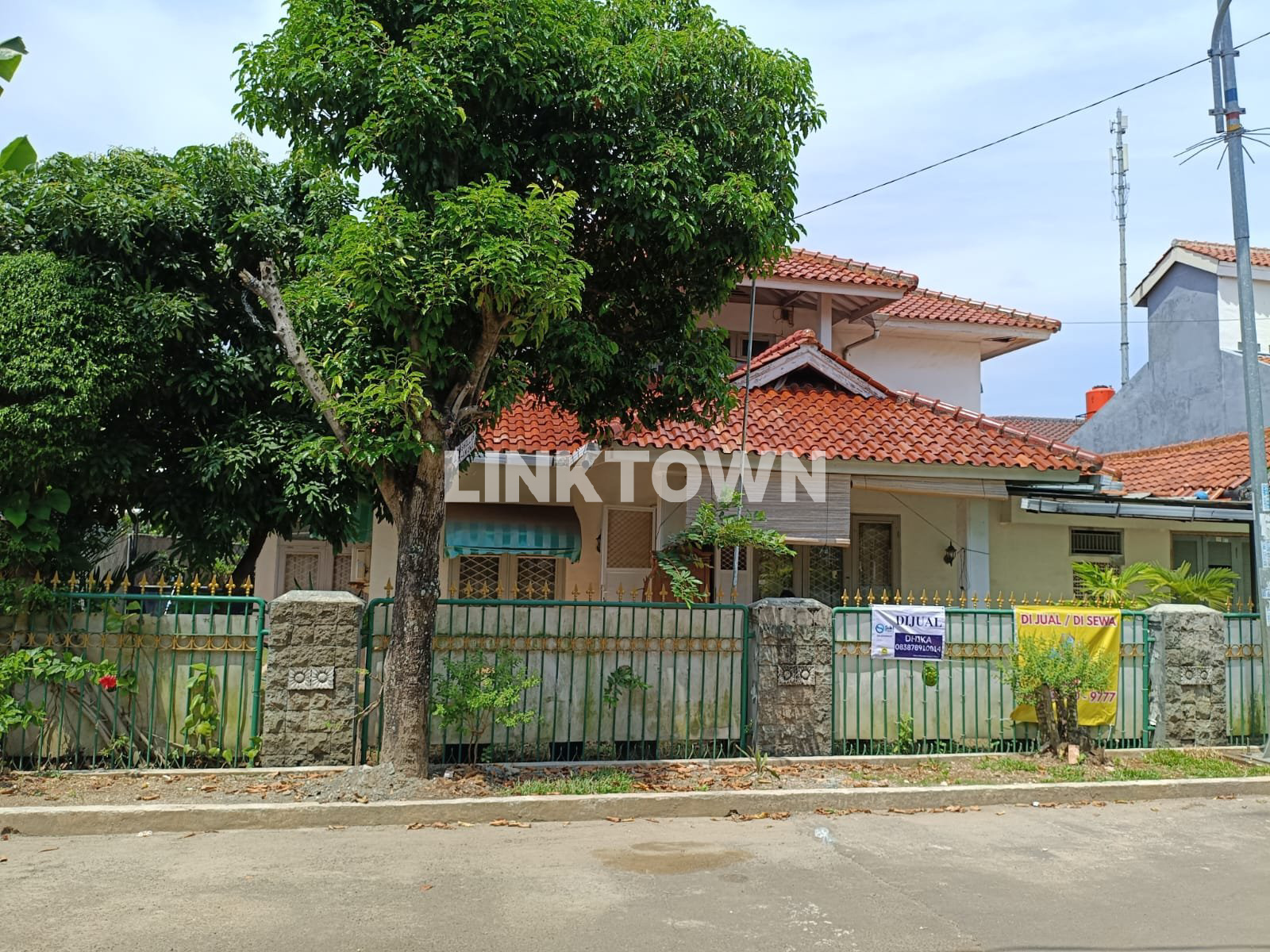 Dijual atau Disewakan Rumah 2 Lantai di Ciputat Dijual atau Disewakan Rumah 2 Lantai di Ciputat