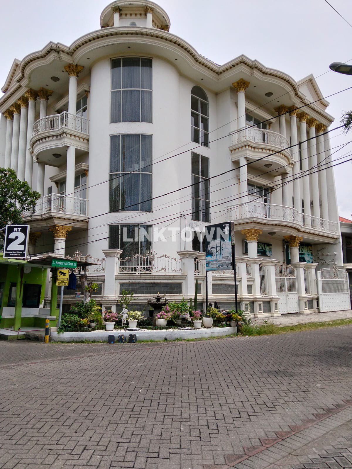 Nego Rumah 3 Lantai Strategis di Rungkut Asri Tengah Surabaya Nego Rumah 3 Lantai Strategis di Rungkut Asri Tengah Surabaya