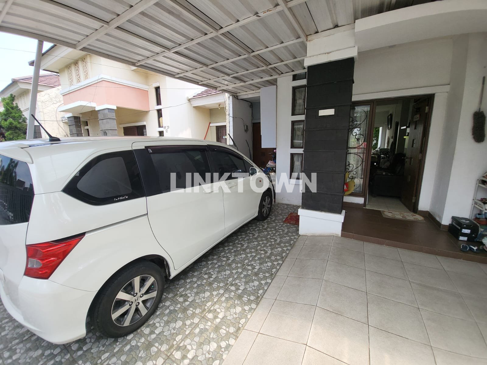Dijual Rumah di Cluster Aralia Harapan Indah