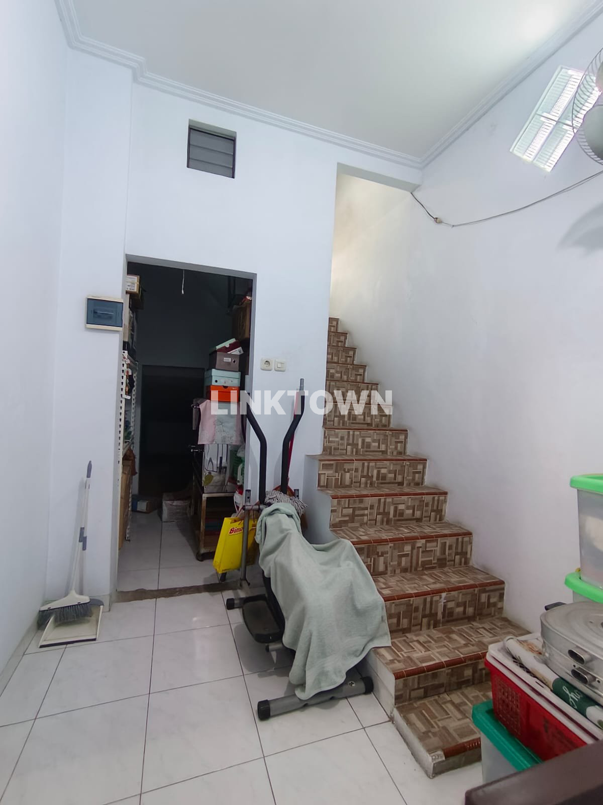 Dijual Rumah 1,5 Lantai di Jalan Pademangan